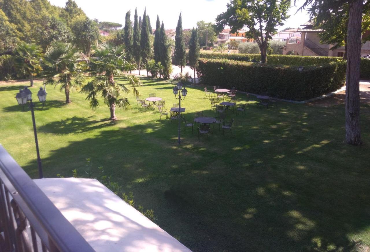 Hotel Assisi Parco Dei Cavalieri Petrignano Exterior photo